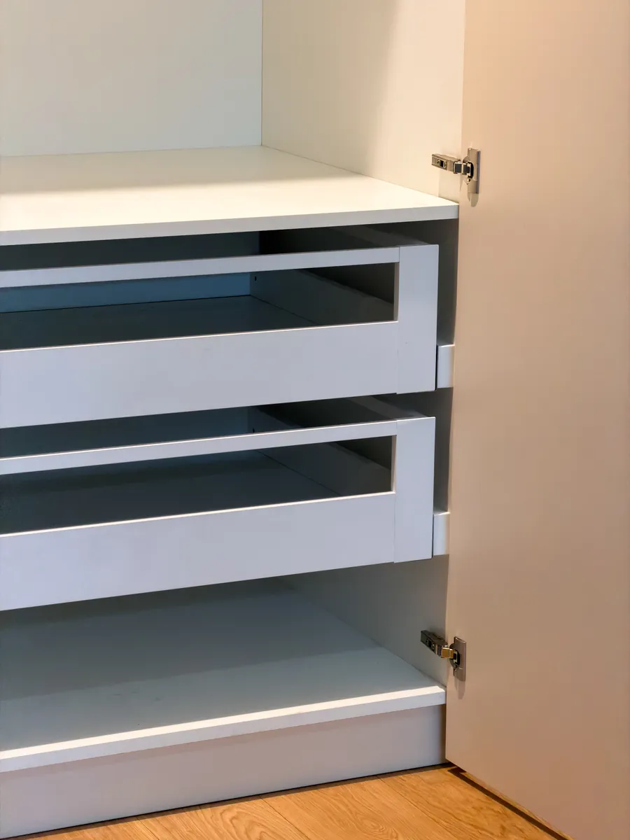 Tiroirs intérieurs de placard sur mesure