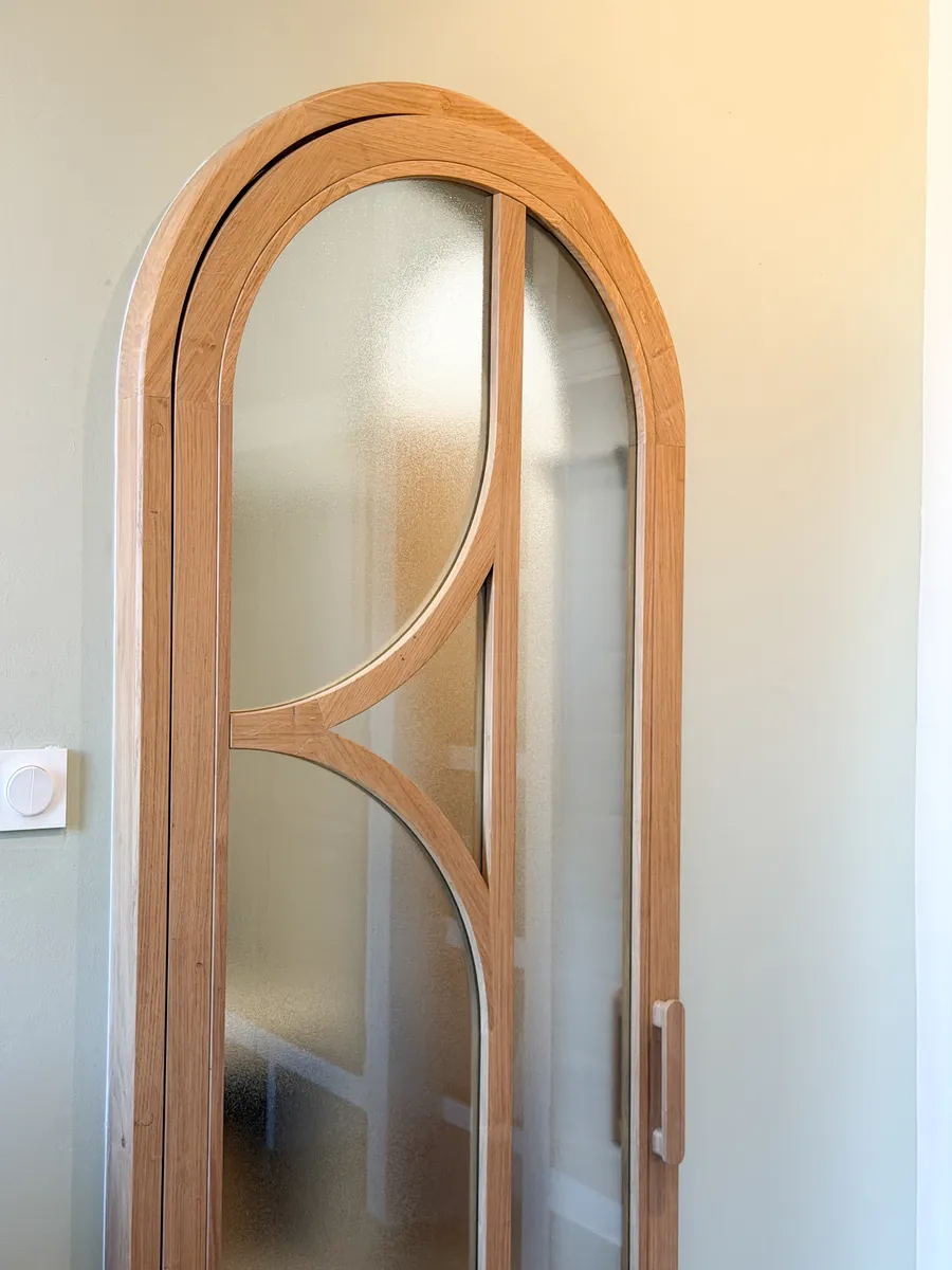Porte en arche en chêne massif sur mesure